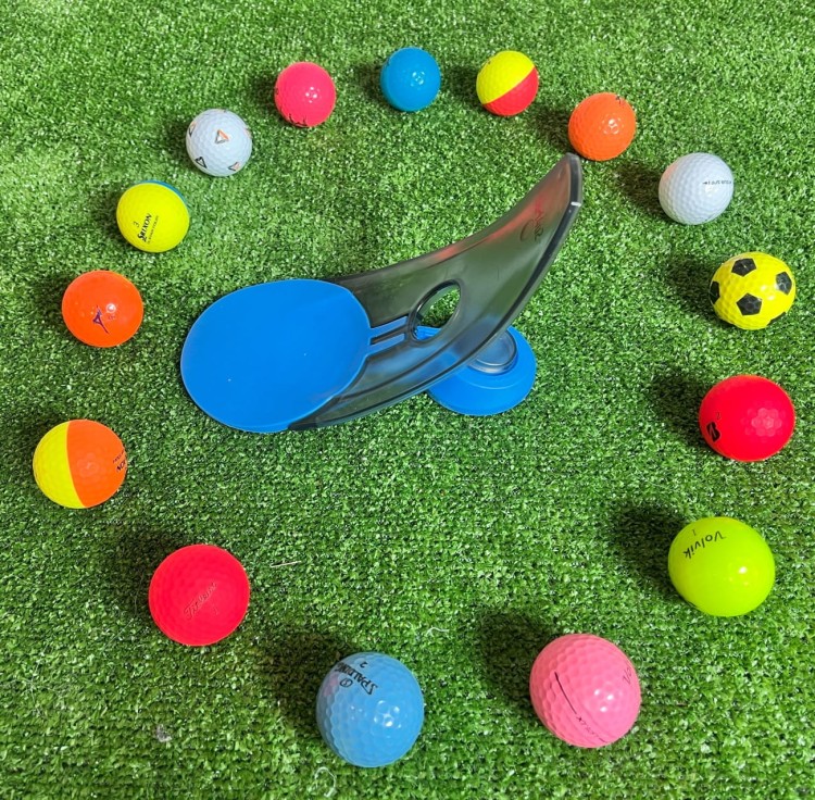 Golf4u2_putter_terning_uderzenie_blue_ball_right