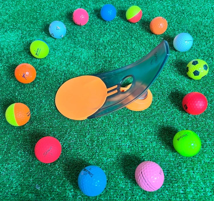Golf4u2_putter_terning_uderzenie_orange_ball_right