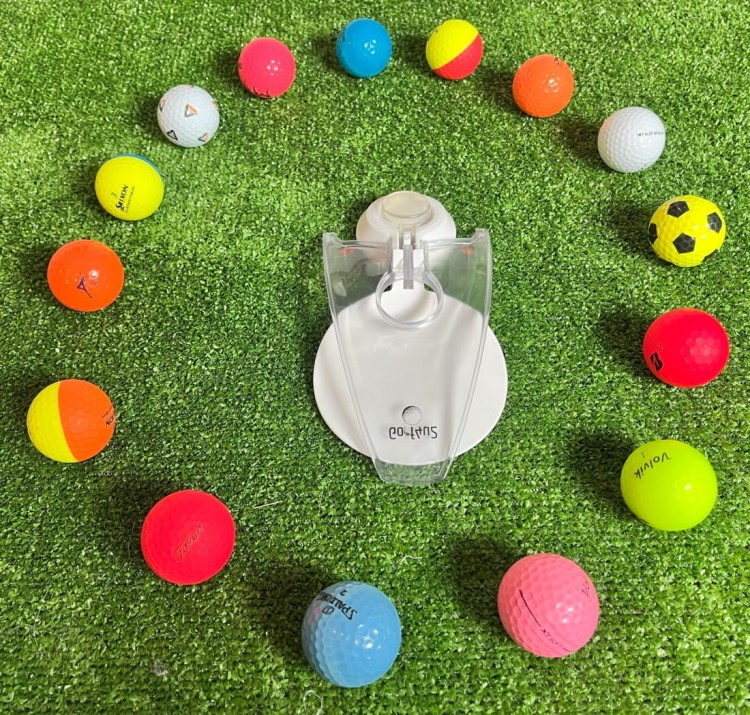 Golf4u2_putter_terning_uderzenie_white_ball_close